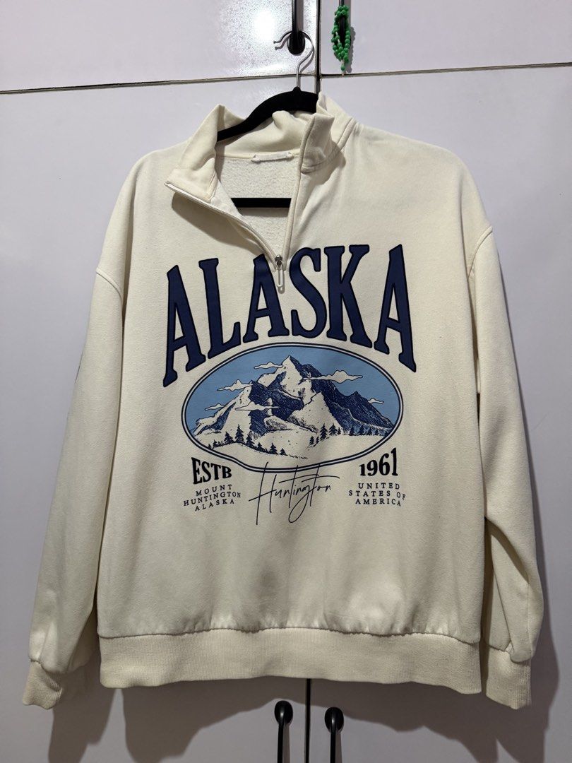 Terranova Alaska Sweatshirt XS (Category: Coats, Jackets and Outerwear) located in Manila. Submitted by nini_archives (Listing ID 1425821712, Image 1). Description: .