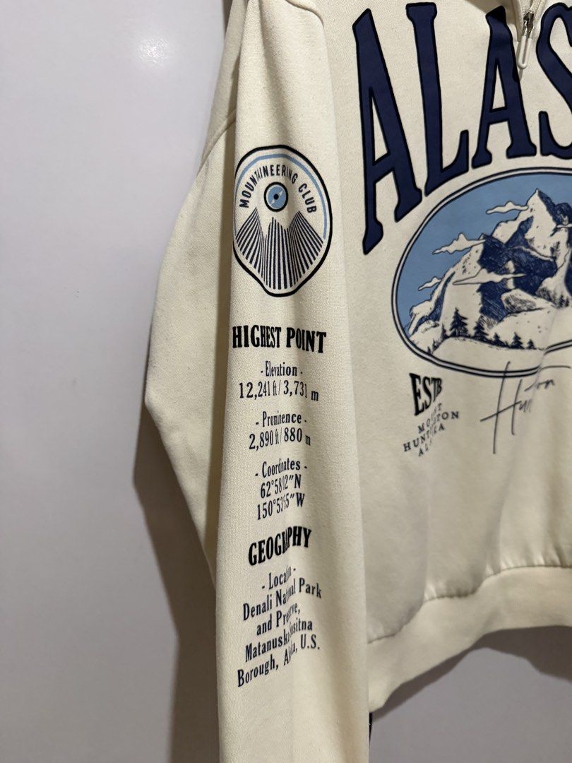 Terranova Alaska Sweatshirt XS (Category: Coats, Jackets and Outerwear) located in Manila. Submitted by nini_archives (Listing ID 1425821712, Image 3). Description: .