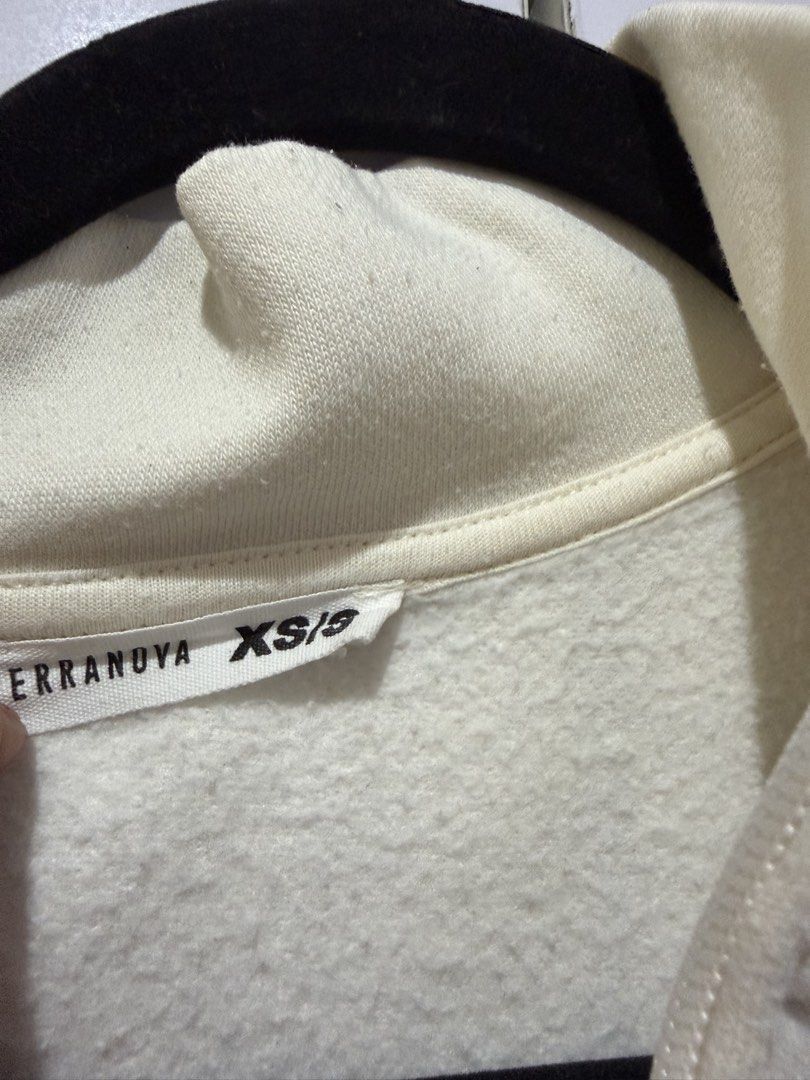 Terranova Alaska Sweatshirt XS (Category: Coats, Jackets and Outerwear) located in Manila. Submitted by nini_archives (Listing ID 1425821712, Image 2). Description: .
