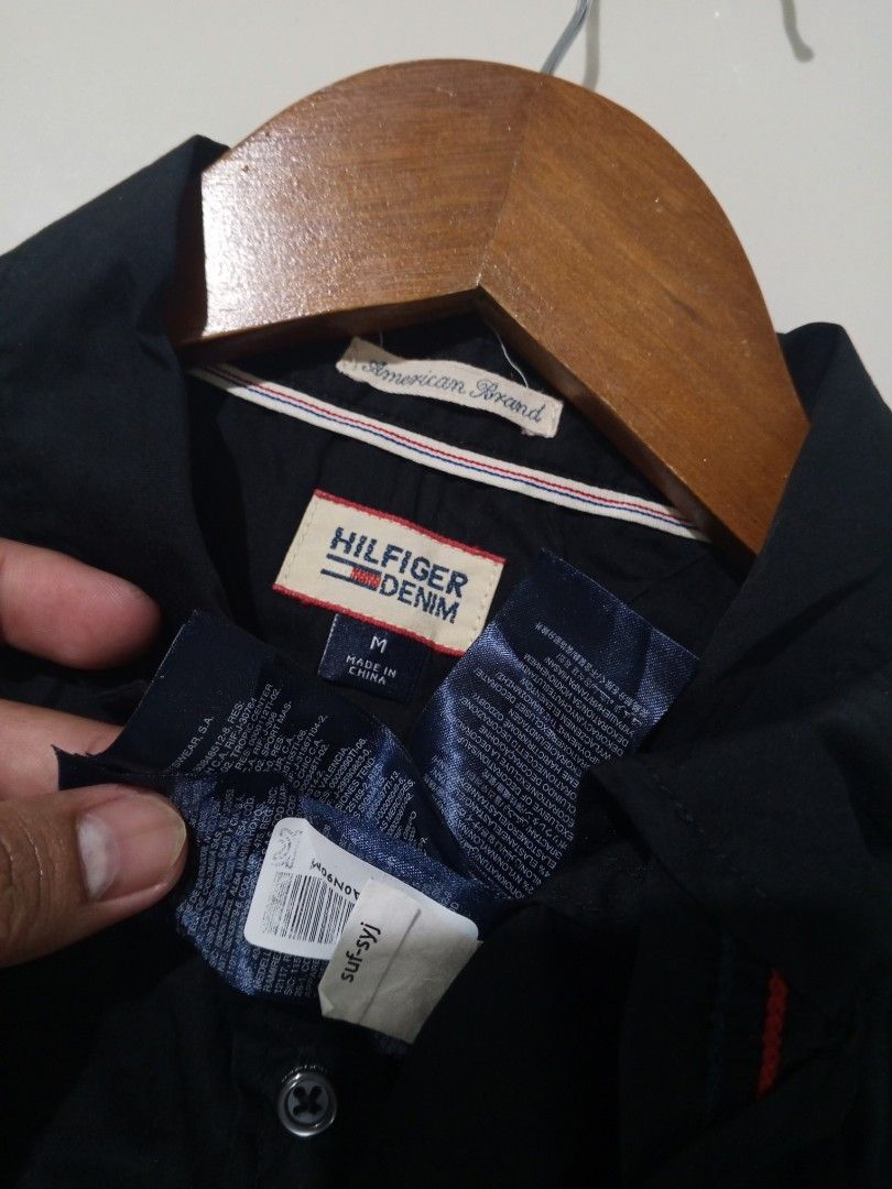 Tommy Hilfiger Black polo Shirt - Medium (Category: Tshirts & Polo Shirts ) located in Cotabato. Submitted by naim_23 (Listing ID 1425802222, Image 3). Description: Tommy Hilfiger Black Shirt - Medium Size Small- Medium Men's/ Large women's Dimes Like new condition.