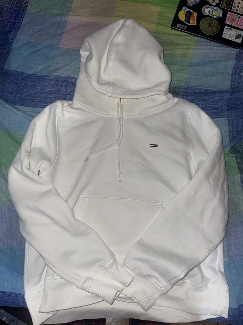 Tommy Jeans White Hoodie (Category: Coats, Jackets and Outerwear) located in Manila. Submitted by caitlinmoon (Listing ID 1425695358, Image 1). Description: M on tag but size is small (ideally fits XS-S).
