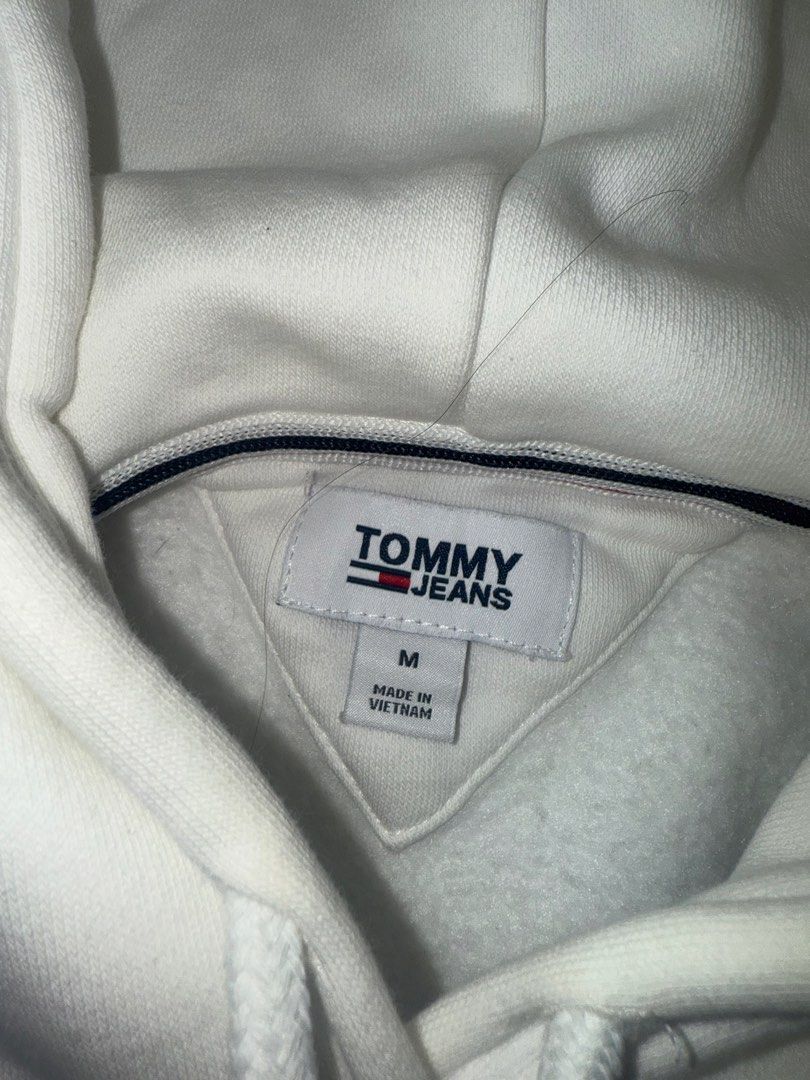 Tommy Jeans White Hoodie (Category: Coats, Jackets and Outerwear) located in Manila. Submitted by caitlinmoon (Listing ID 1425695358, Image 2). Description: M on tag but size is small (ideally fits XS-S).