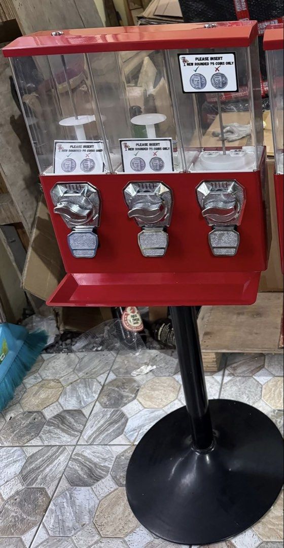 Triple head candy vendo machine (Category: Kids Toys) located in Cavite. Submitted by itsamberfinds (Listing ID 1425711265, Image 2). Description: Ready to earn ka na agad dito! Perfect para sa mga grocery stores, laundry shops, o mall hallways. • Plug & Play: Hindi kailangan ng kuryente. • Feature: 3 slots para sa iba’t ibang toys o candies (Triple chances of earning!). •Lifetime Passive Income: Hindi mo kailangang bantayan, kusa ang pasok ng pe