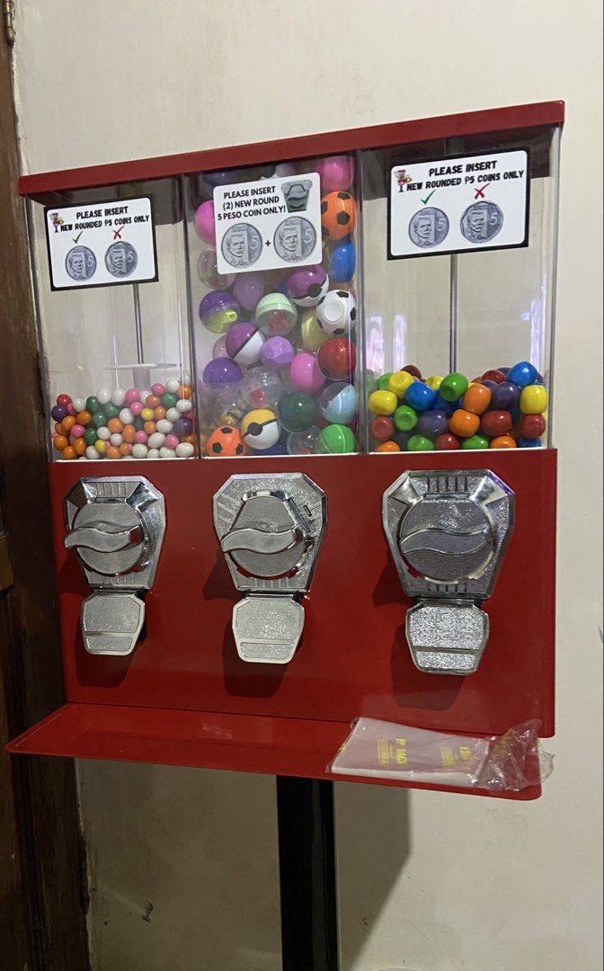 Triple head candy vendo machine (Category: Kids Toys) located in Cavite. Submitted by itsamberfinds (Listing ID 1425711265, Image 1). Description: Ready to earn ka na agad dito! Perfect para sa mga grocery stores, laundry shops, o mall hallways. • Plug & Play: Hindi kailangan ng kuryente. • Feature: 3 slots para sa iba’t ibang toys o candies (Triple chances of earning!). •Lifetime Passive Income: Hindi mo kailangang bantayan, kusa ang pasok ng pe