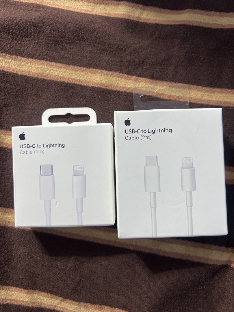 Usb-C to Lightning Cable 1metters / 2metter (Category: Chargers) located in Manila. Submitted by as_onlineshop11 (Listing ID 1425790899, Image 1). Description: .