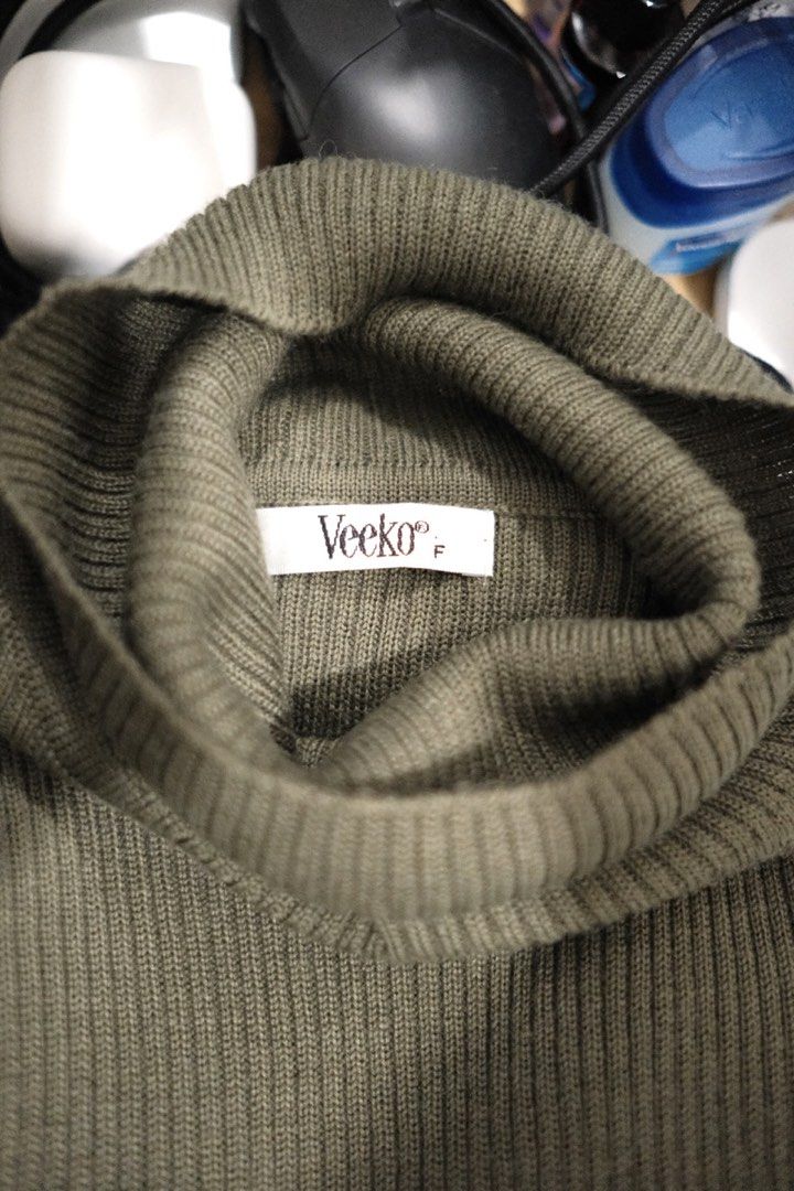 Veeko Olive Green Turtleneck (Category: Others Tops) located in Santa Rosa. Submitted by radarr (Listing ID 1425751288, Image 3). Description: Selling my Veeko Turtleneck as I need to declutter my room. Size on tag: Free size Dimensions: Length (in): 21 Width (in): 15.5 Shoulders (in): 15.