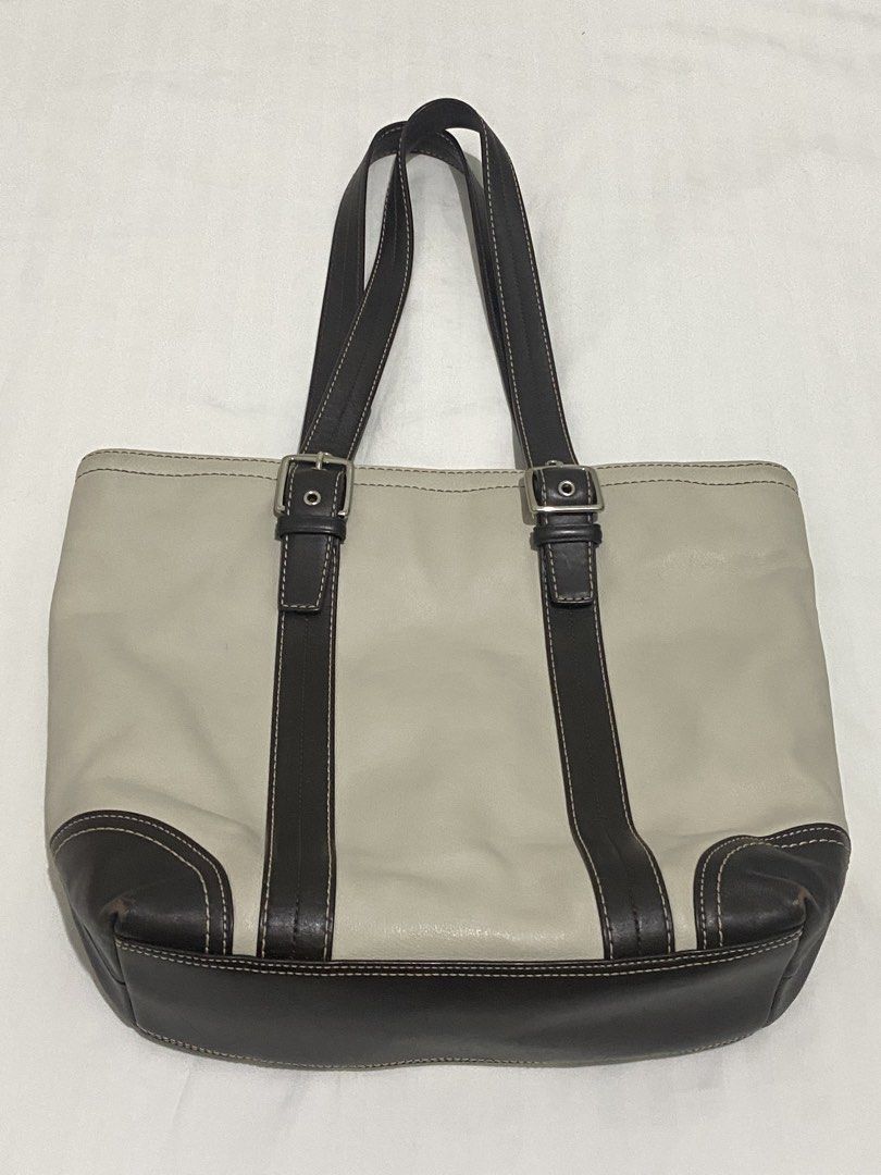 Vintage Coach Hampton Leather Tote Bag (Category: Luxury Bags & Wallets) located in Balanga. Submitted by vintagefanatics (Listing ID 1425754859, Image 2). Description: This appears to be a Coach Hampton leather tote bag, a vintage-style shoulder purse often associated with Y2K fashion. Design: A two-tone “bi-color” aesthetic, typically featuring a creamy white or beige leather body with dark brown or black leather trim and handles. Handles: Dual