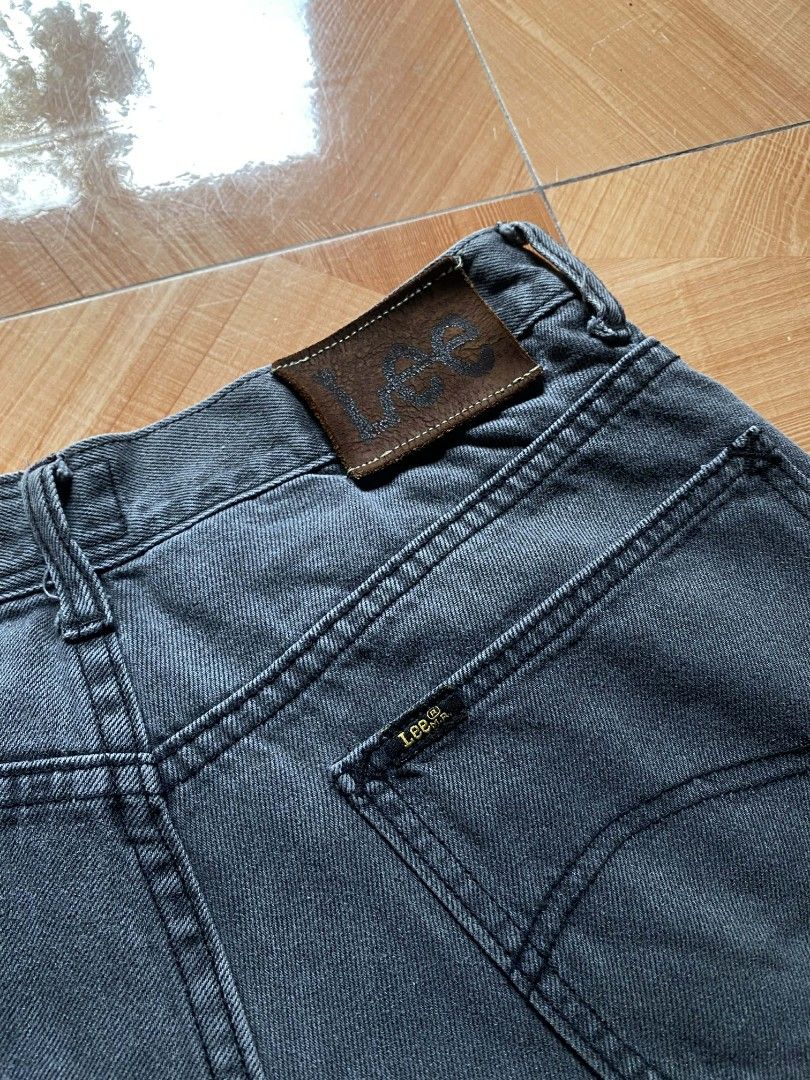 VINTAGE Lee Denim Shorts (Category: Shorts) located in Buhi. Submitted by thriftmehard (Listing ID 1425639018, Image 2). Description: Product Details Style: These are typically categorized as "baggy" or "relaxed fit" denim shorts, sometimes referred to as "skater jorts" in vintage markets. Design: They feature a classic five-pocket design with the signature Lee decorative stitching on the back pockets and a prominent leather brand patch on the wa