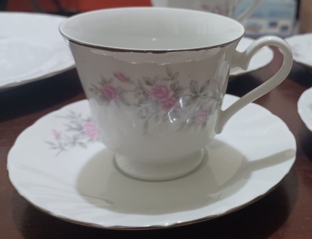 Vintage Peacock Japan Porcelain Dinnerware Set (Category: Dinnerware & Cutlery) located in Quezon City. Submitted by wjmae (Listing ID 1425748088, Image 3). Description: ✨ Item Details: - Brand: Peacock Japan (authentic vintage mark) BRAND NEW, JUST STORED, WITH A BOX ​ - Pieces included: 4 large dinner plates + 4 teacups with matching saucers (total 12 pieces) ​ - Design: Elegant white porcelain with delicate pink floral patterns and scalloped e