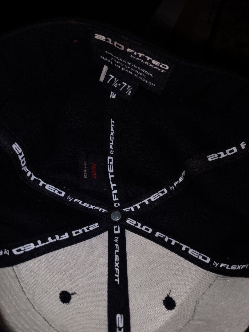 Volcom close Flexfit Cap (Category: Caps & Hats) located in Meycauayan. Submitted by zachzion05 (Listing ID 1425656602, Image 3). Description: good as new andyan na po sa pic ung sz 1.2shipped meycauayan bulacan j&t.