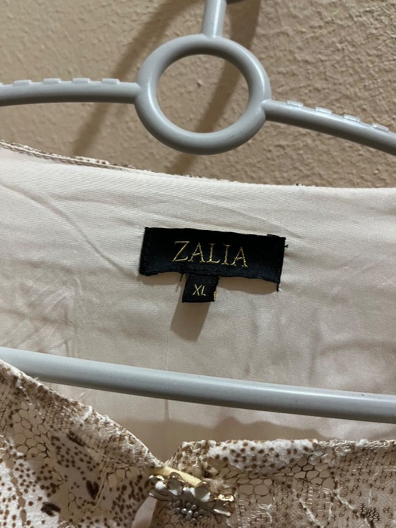 Zalia Basic (Category: Baju Kurung & sets) located in Klang. Submitted by nall_bah (Listing ID 1425733149, Image 2). Description: Zalia Basic. Beli 2 tahun lepas RM130. Pakai sekali dua sahaja. Cutting kecik sikit walaupun size tag xl..