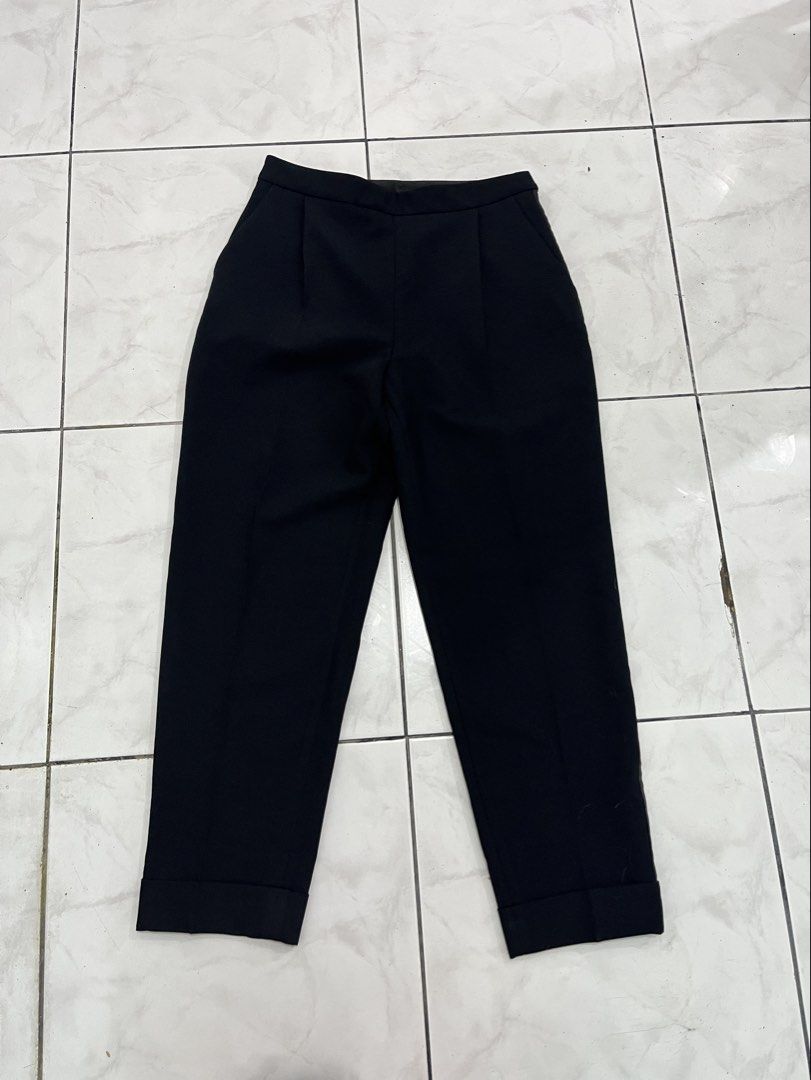 Zara Black Trousers Size S (Category: Other Bottoms) located in Manila. Submitted by declutterwithnicole (Listing ID 1425820830, Image 1). Description: Brandnew with Tag Never been used.
