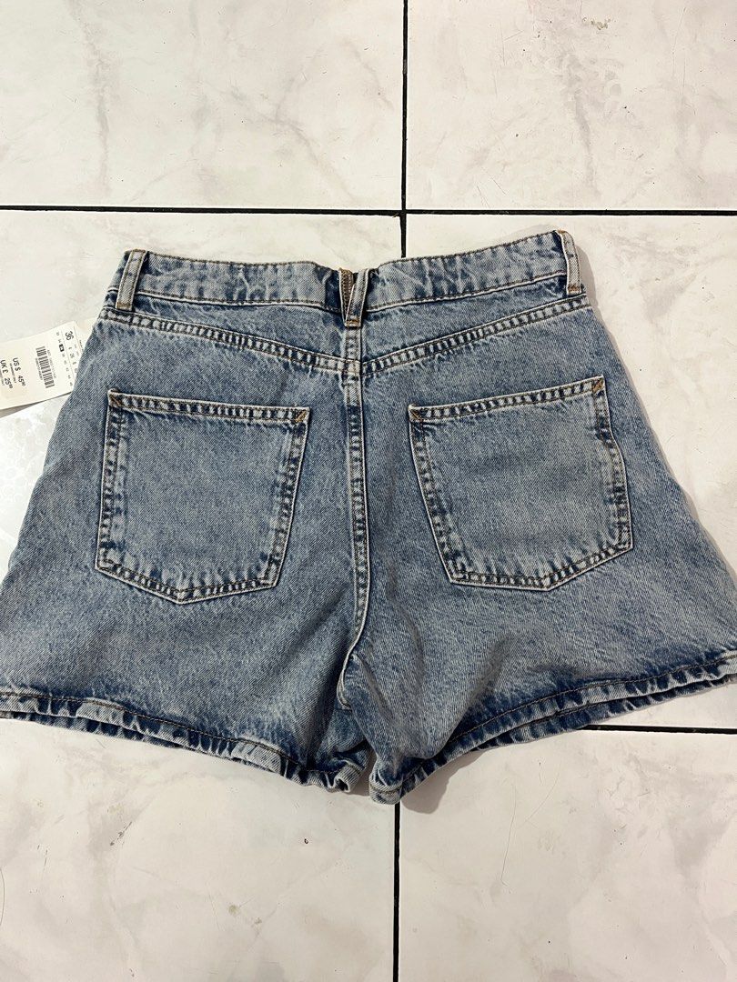 Zara Denim Shorts (Category: Shorts) located in Manila. Submitted by declutterwithnicole (Listing ID 1425705846, Image 2). Description: Brandnew with Tag Never been used.