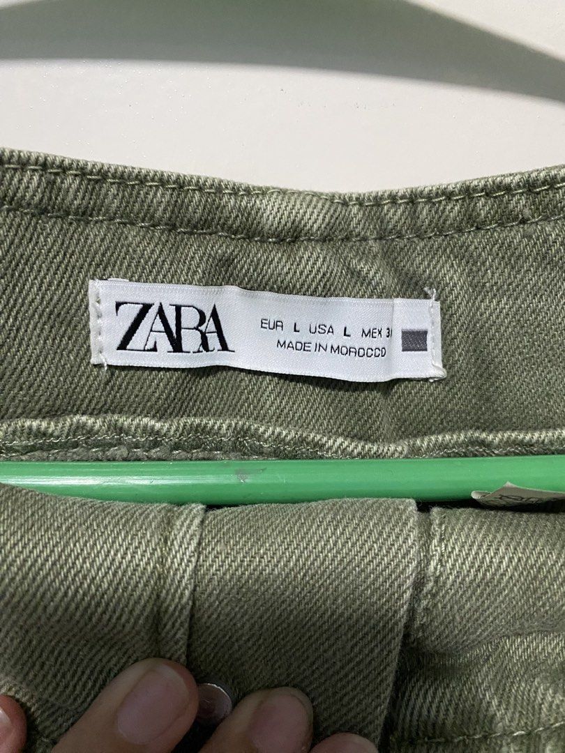 Zara Green Shorts - Size L (Category: Shorts) located in Quezon City. Submitted by jechicami (Listing ID 1425761895, Image 2). Description: Got this from my aunt’s pile of old clothes. Negotiable..