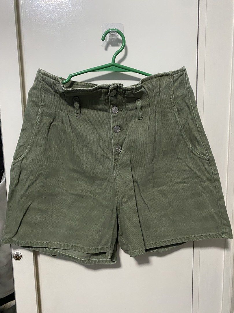 Zara Green Shorts - Size L (Category: Shorts) located in Quezon City. Submitted by jechicami (Listing ID 1425761895, Image 1). Description: Got this from my aunt’s pile of old clothes. Negotiable..