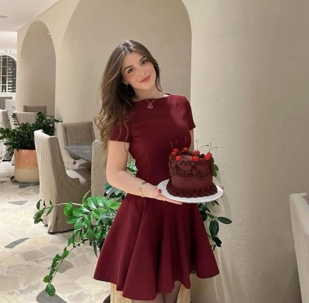 Zara Maroon Flare Dress (Category: Dresses) located in Pasig City. Submitted by feloise08 (Listing ID 1421181688, Image 2). Description: - brand new Zara dress - Rich maroon/ burgundy color - Size S (can fit to semi med) - Fit-and-flare silhouette - Short sleeves - Back zipper closure - Suitable for various occasions Original Price: Php3395 Rfs: wasn’t able to wear, no longer my size. #zara #zaradress #maroondress #burgundy #flaredress #brandnew.