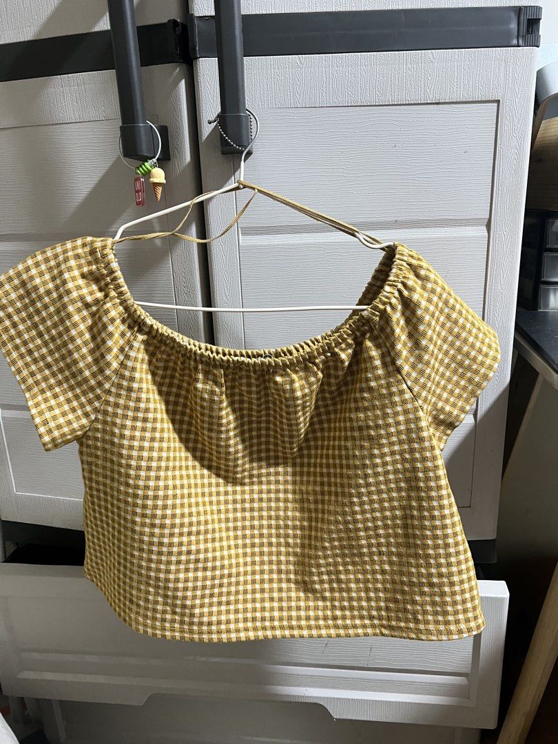Zara Trafaluc Gingham Off-shoulder Top (Category: Blouses) located in Makati City. Submitted by Czadm (Listing ID 1425760812, Image 2). Description: Fits up to semi-L RFS: Decluttering.