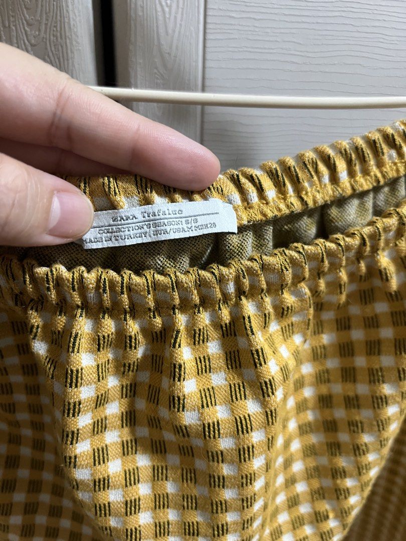 Zara Trafaluc Gingham Off-shoulder Top (Category: Blouses) located in Makati City. Submitted by Czadm (Listing ID 1425760812, Image 3). Description: Fits up to semi-L RFS: Decluttering.