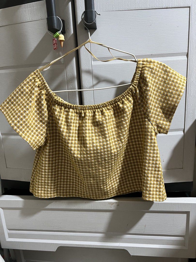 Zara Trafaluc Gingham Off-shoulder Top (Category: Blouses) located in Makati City. Submitted by Czadm (Listing ID 1425760812, Image 1). Description: Fits up to semi-L RFS: Decluttering.