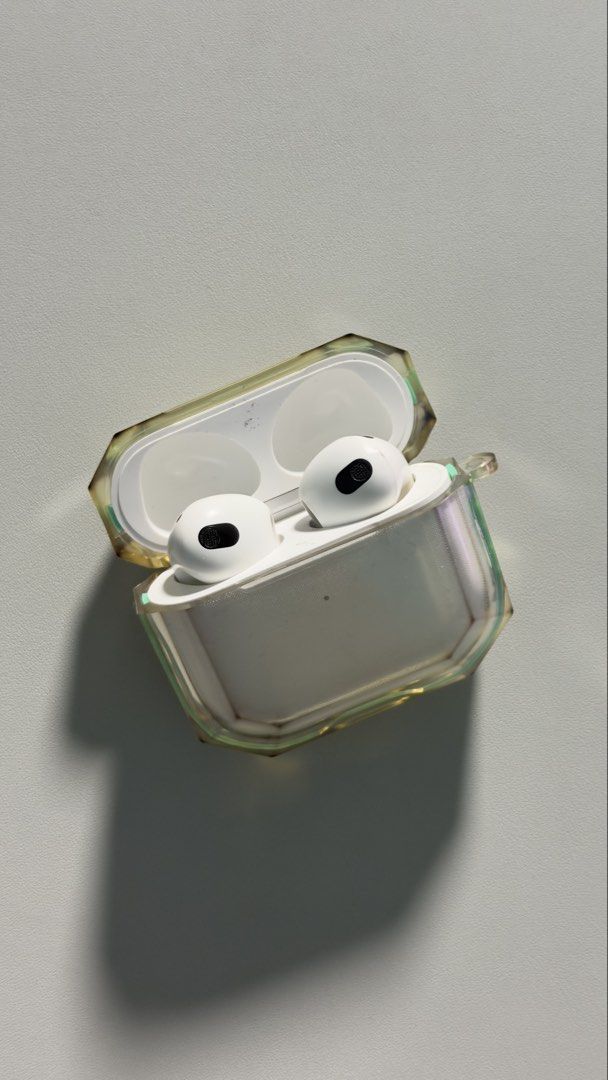 100% Apple Airpods 3 (Category: Earphones) located in Makati City. Submitted by tommmyyyyyy (Listing ID 1425995527, Image 1). Description: Apple Airpods 3 with box (no charger) With history of repair in right earpod (works perfectly now) Cased since day 1 Can provide serial number so you can check authenticity in checkcoverage.apple.com RFS: not using anymore.