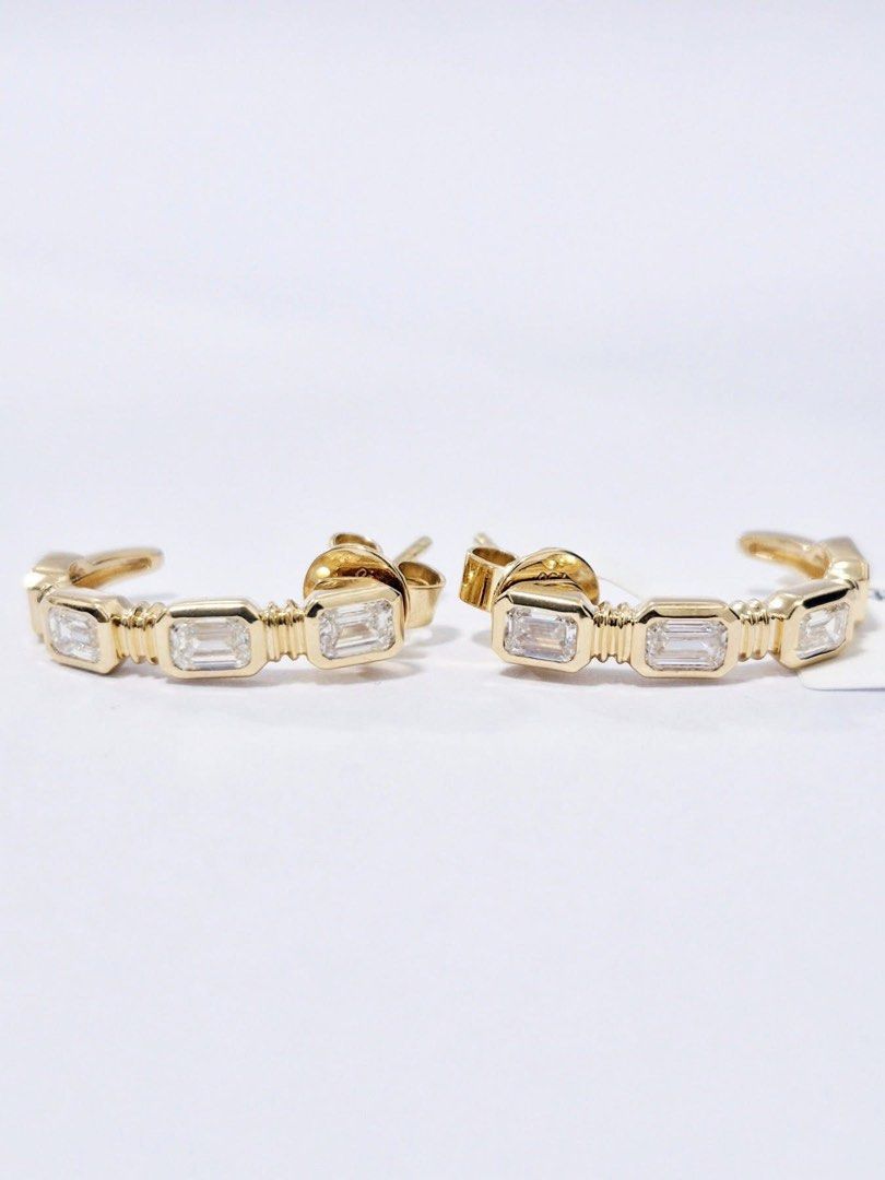 18k HK Gold with Diamonds Emerald Cut Stud Earrings (Category: Earrings) located in Manila. Submitted by msgoldmanila (Listing ID 1425859021, Image 2). Description: 18k Hongkong Setting Natural diamonds 5.07g | 3.22ct ❗Price may change without prior notice ✨ Items are 100% real gold & diamonds | pawnable ✨ DM for availability since this is a fast moving items ✨ Payment first policy, No COD/COP ✨Same day delivery within Metro Manila via Personal R