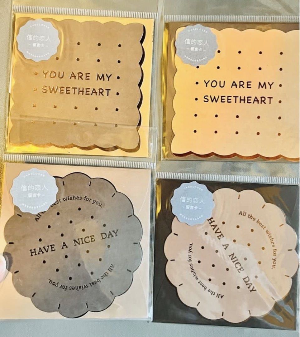 現貨💌🍪燙金法曲奇餅造型 萬用咭 💌 生日卡 生日咭 情人節咭 結婚卡 聖誕卡 慰問卡 示愛卡 周年紀念卡 感謝卡 賀咭 賀卡 珍藏收藏 ELEGANT COOKIES STYLE CHRISMAS BIRTHDAY VALENTINES THANK YOU NEW YEAR ANNIVERSARY GIFT CARD （分類：其他）位於 Hong Kong。 由 swroom 提交（商品編號 1425931715，圖片 2）。簡介： 🚚 🎁 只限郵寄運送 🎁 ▫️▫️商品詳情▫️▫️ 💝 $35 張，$60 兩張，全新 ❣️ 節日銷情迅速請早訂購售完即止❣️ 🛍更多最新禮品玩具 follow us ： carousell.com/swroom 🎉最新購物優惠 ：https://carousell.app.link/Q0thbgjfo1b ▫️▫️購買付款詳情 ▫️▫️ 📥 請 INBOX PM下單購買須提供以下資料 ： 1. 選擇付款方式 : PAYME / FPS