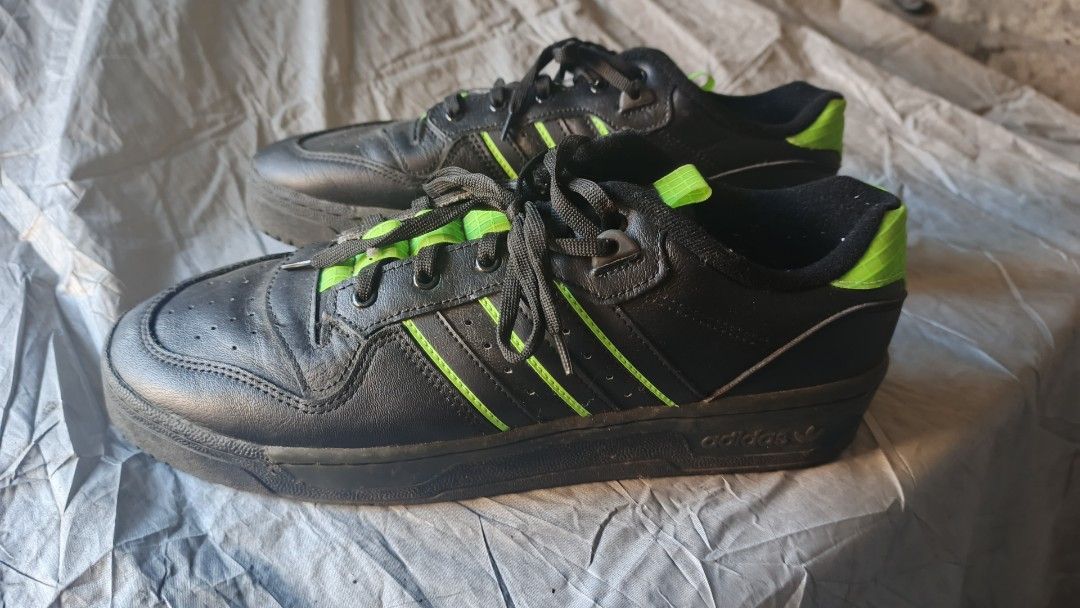 Adidas Rivalry Low Black Green (Category: Sneakers) located in Manila. Submitted by jzenroz (Listing ID 1425842180, Image 2). Description: For sale Preloved original shoes In very good condition Mga 4 times lang nagamit No box dahil Padala from abroad Adidas Rivalry Low Black Green Size 10.5 mens 950 pesos na lang Ilang beses lang nagamit dahil masikip kaysa ma stock benta n lang Selling as is lang Pede nyo icheck para mas ok n Makita nyo. Pede d