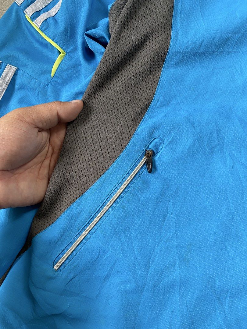 Adidas Windbreaker (Category: Activewear) located in Digos. Submitted by thriftflexph (Listing ID 1425896980, Image 3). Description: Size&Dimes: Color&Condi:9.8/10 issue:None DM for more information 🫶 Items are all thrifted/Handpicked Can ship nationwide🇵🇭 Add Shipping Fee ✈️🎁.