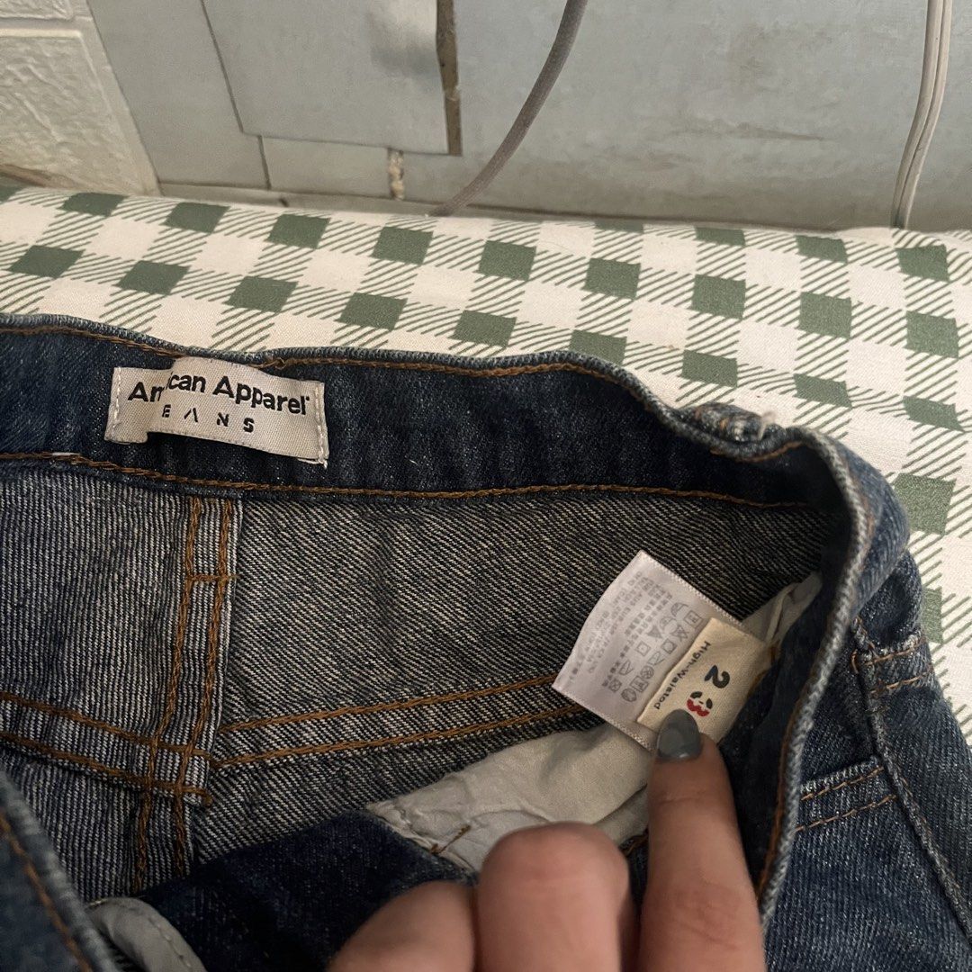 American Apparel Denim Shorts (Category: Shorts) located in Valenzuela. Submitted by lvc.d (Listing ID 1425823590, Image 2). Description: size 23 length 11.