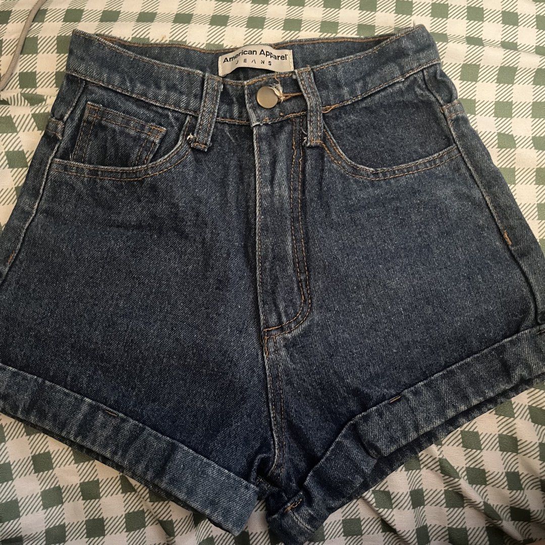 American Apparel Denim Shorts (Category: Shorts) located in Valenzuela. Submitted by lvc.d (Listing ID 1425823590, Image 1). Description: size 23 length 11.