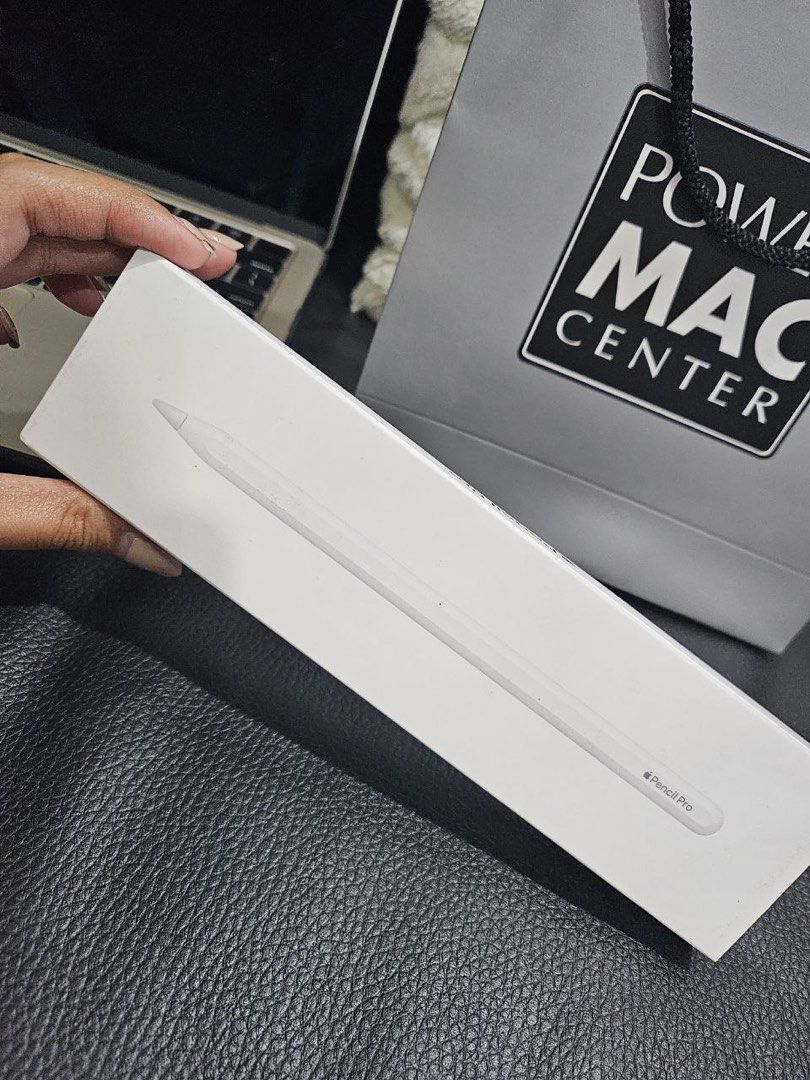 Apple pencil Pro (Category: Other Mobile & Gadget Accessories) located in Quezon City. Submitted by harinspire (Listing ID 1425983611, Image 1). Description: Bought it march 11 2026 Impulsive buying lols Nabili ko mismo sa powermac store 8990 tlaga with 2k warranty 2yrs With receipts po and warranty 2yrs coverage anti theft/Lost/Damage .
