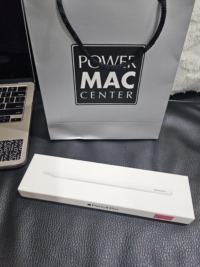 Apple pencil Pro (Category: Other Mobile & Gadget Accessories) located in Quezon City. Submitted by harinspire (Listing ID 1425983611, Image 2). Description: Bought it march 11 2026 Impulsive buying lols Nabili ko mismo sa powermac store 8990 tlaga with 2k warranty 2yrs With receipts po and warranty 2yrs coverage anti theft/Lost/Damage .