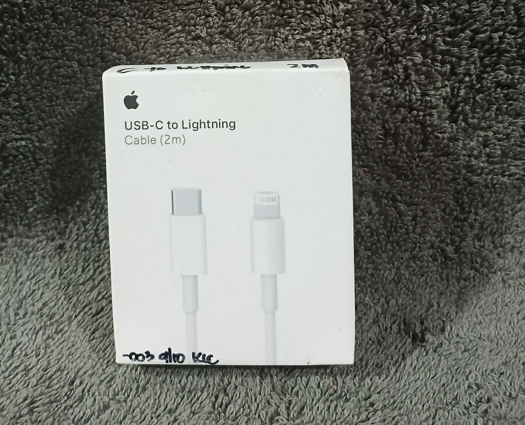 Apple USB-C to Lightning Cable (2 meters) (Category: Chargers & Cables) located in Manila. Submitted by cutieava (Listing ID 1425889595, Image 1). Description: ⚡ Key Features: • Original Apple USB-C to Lightning Cable • 2 meters (6.6 ft) length – extra convenience and flexibility • Supports fast charging for iPhone and iPad when used with USB-C power adapter • High-quality build for durability and reliable charging • Supports data syncing and cha