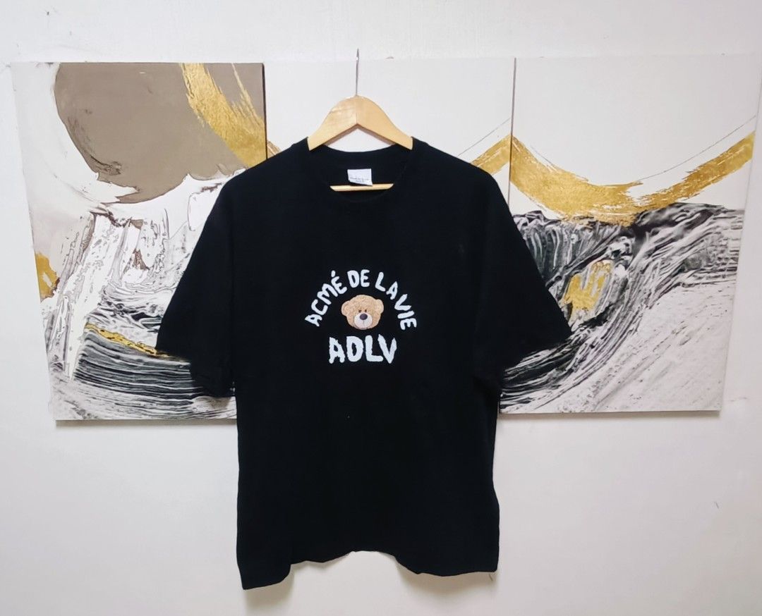 AUTHENTIC ADLV Teddy Bear Doll Tee Black (Category: Luxury Apparel) located in Manila. Submitted by bvnnie (Listing ID 1425961812, Image 3). Description: Actual size using inches Armpit to Armpit 21.5 Lenght 28.5 fittings Large Excellent Condition, Issue: Message if you have any other question about sizing. We do shipping nation wide I'm also open for video call so that you can see the item you 're interested to buy. Courier, DHL, JNT, LBC Mode o