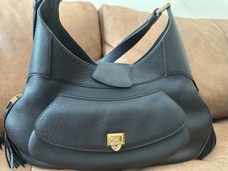 (Category: ) located in . Submitted by dtie_closet (Listing ID 1425949528, Image 1). Description: .