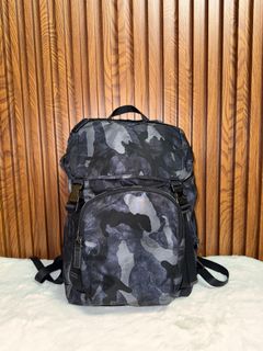 (Category: ) located in . Submitted by luxshoppe88 (Listing ID 1425885179, Image 1). Description: .