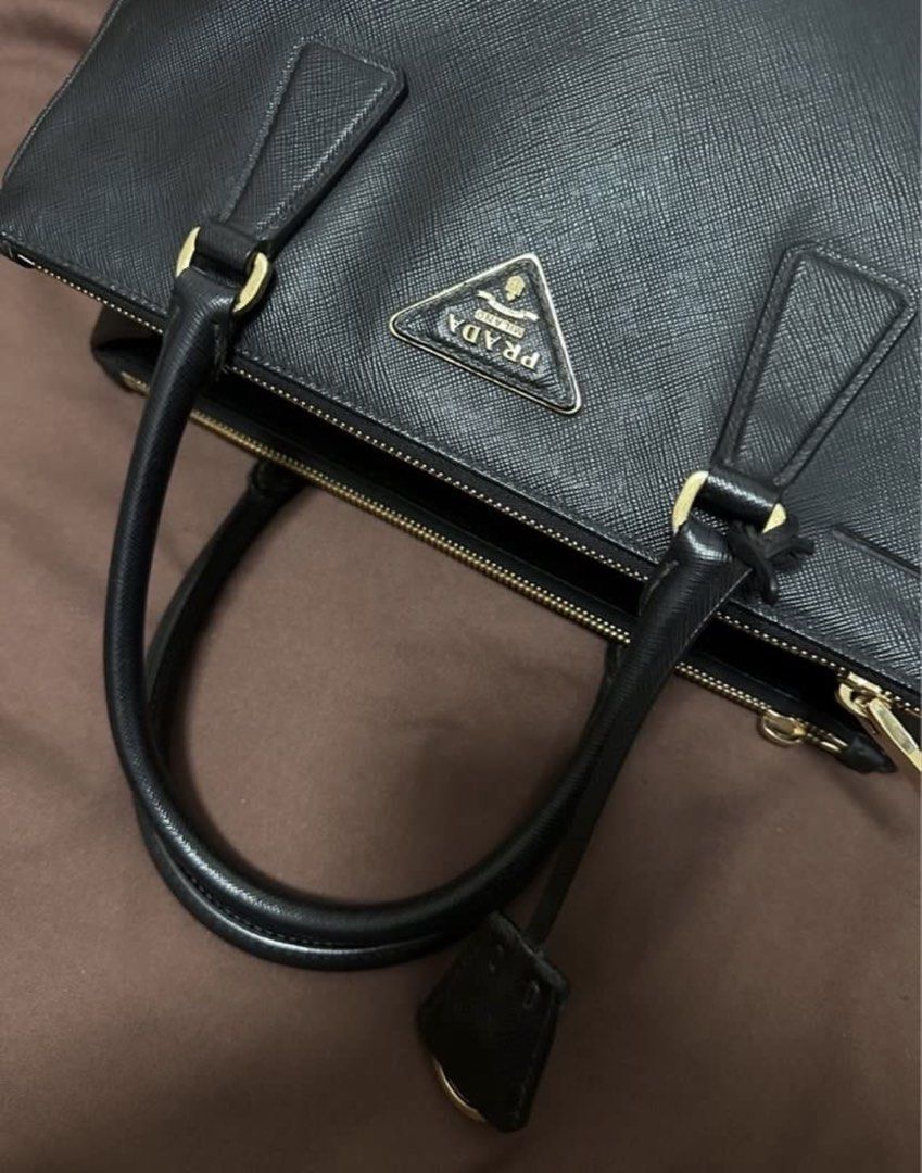 Authentic Prada Saffiano Lux Double Zipper Tote Nero (Category: Luxury Bags & Wallets) located in Cavite. Submitted by trendydotnet (Listing ID 1425872198, Image 2). Description: READ BELOW! SWIPE➡️ PHOTO DETAILS 🔍ITEM GUARANTEED 💯% AUTHENTIC Authėntic PRADA Saffiano Lux Double Zipper Tote Nero -Inclusion: Authenticity Card Only -Bought in Australia -Color: Black -Gold hardware still ok not so faded -Clean Interior -One zipper pull came off. Mi