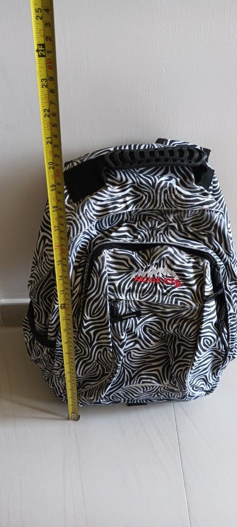 背囊backpack （分類：背囊）位於 Hong Kong。 由 Hohoho 提交（商品編號 1425980639，圖片 3）。簡介： Ridge 53 愛爾蘭品牌 backpack 底部連有防雨罩 九龍灣站/SF到付 不設退換。