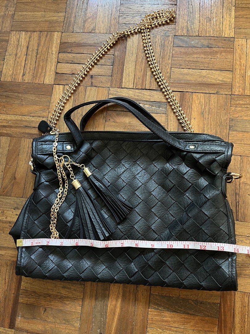 Black Woven Handbag with Gold Chain (Category: Shoulder Bags) located in Makati City. Submitted by yoursecondbest (Listing ID 1425825078, Image 2). Description: Used once. Pwede pang office and casual. Clean inside & out..