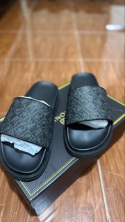(Category: ) located in . Submitted by dolce_wardrobe (Listing ID 1425943890, Image 1). Description: .