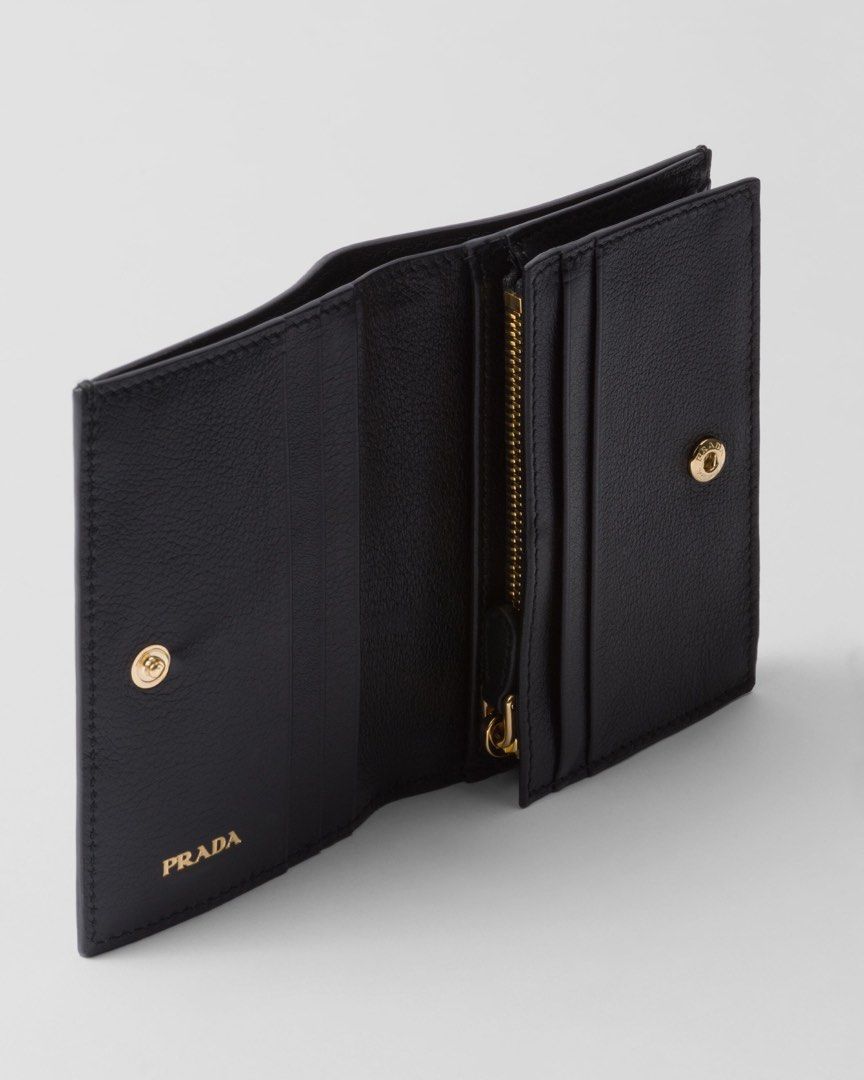 Brandnew Prada Bi-fold Wallet (Category: Luxury Bags & Wallets) located in Manila. Submitted by xxyyyyyyyyyyyy (Listing ID 1425886390, Image 2). Description: Rfs: impulse buy.