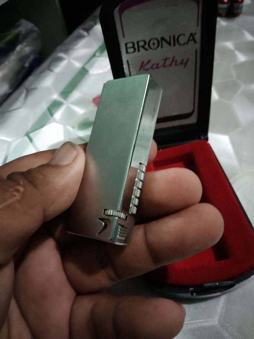 Bronica Kathy Lighter (Category: Cameras) located in Caloocan City. Submitted by noeld316982578 (Listing ID 1425825391, Image 3). Description: pm sa my gusto Taguig loc.