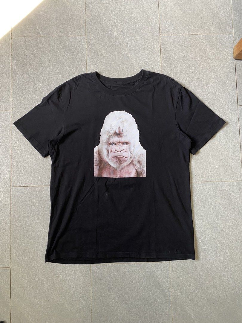 BURBERRY GOLLIA TSHIRT (Category: Tshirts & Polo Shirts ) located in Digos. Submitted by thriftflexph (Listing ID 1425895408, Image 1). Description: Size&Dimes:23/30 Color&Condi:9.5/10 issue:Need wash DM for more information 🫶 Items are all thrifted/Handpicked Can ship nationwide🇵🇭 Add Shipping Fee ✈️🎁.