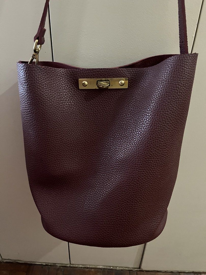 Burgundy Bucket Bag Sling Strap (Category: Shoulder Bags) located in Makati City. Submitted by yoursecondbest (Listing ID 1425826191, Image 1). Description: Good for gala bag. Bagay sa all outfits..