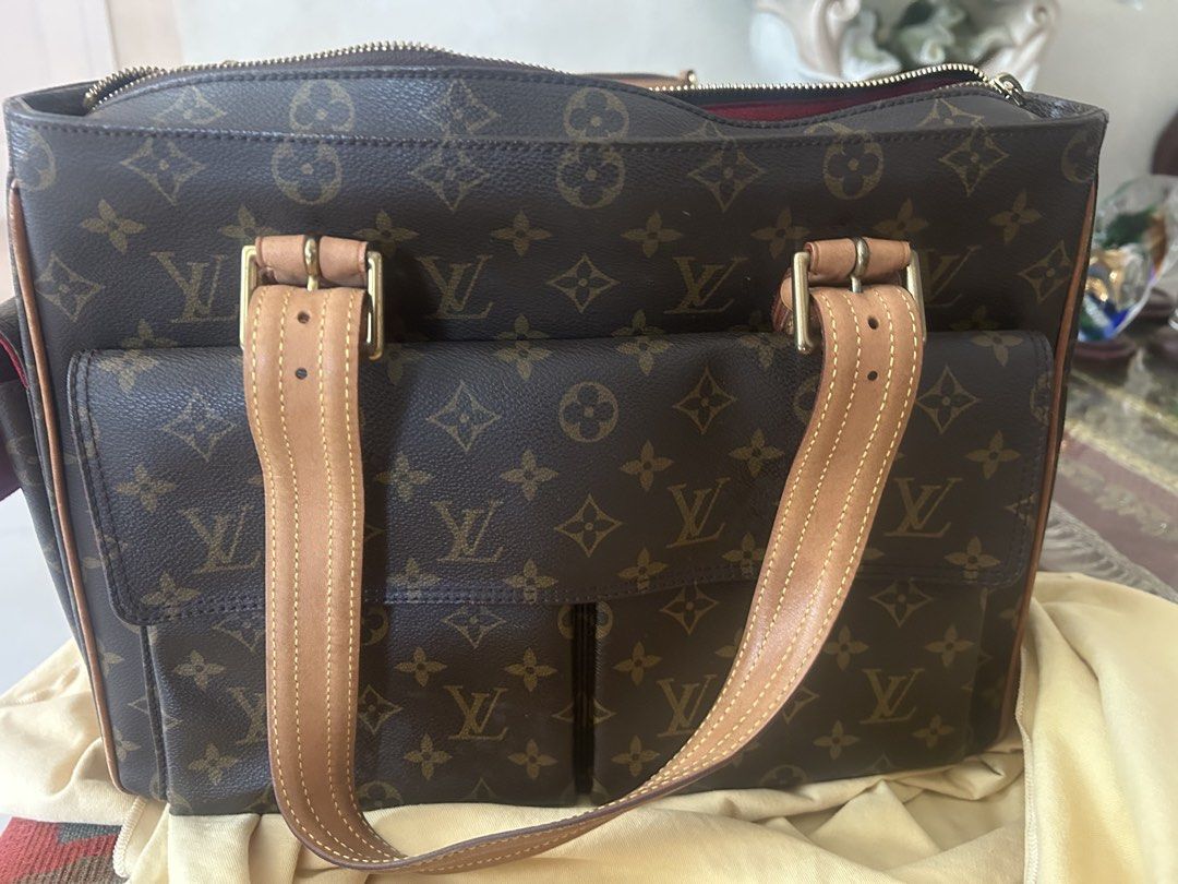 Buy 1 Get 1 LV Palermo and Multiple Cite (Category: Luxury Bags & Wallets) located in Manila. Submitted by nobletree-f203 (Listing ID 1425829656, Image 3). Description: Like new buy 1 get 1 LV bags.