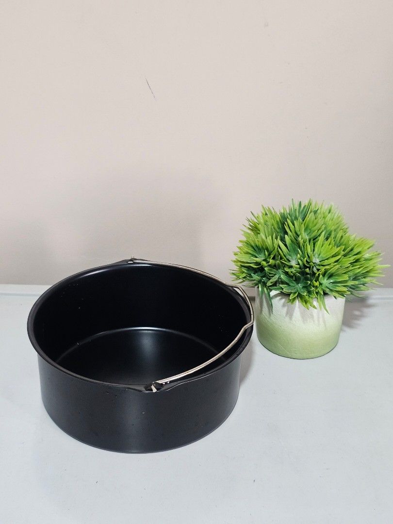 Cake, mold, air fryer, baking pan 7" (Category: Bakeware) located in Pasig City. Submitted by declutteringdog (Listing ID 1425888762, Image 1). Description: ~7 inches. pwede toh sa airfryer para di laging madumi ang basket. Kami ay aktibong magde-declutter at magbabawas ng gamit, so kung interested ka, please follow my page para sa mga susunod na ipo-post kong items na bagsak presyo..