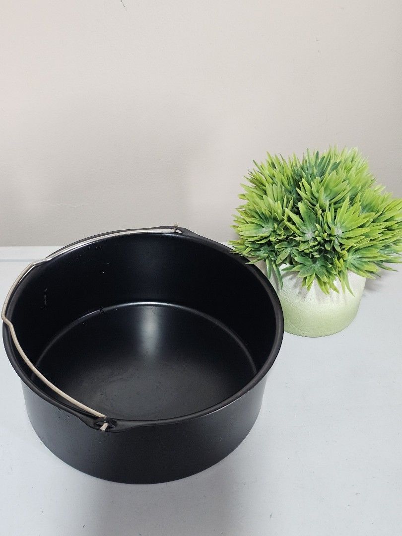 Cake, mold, air fryer, baking pan 7" (Category: Bakeware) located in Pasig City. Submitted by declutteringdog (Listing ID 1425888762, Image 3). Description: ~7 inches. pwede toh sa airfryer para di laging madumi ang basket. Kami ay aktibong magde-declutter at magbabawas ng gamit, so kung interested ka, please follow my page para sa mga susunod na ipo-post kong items na bagsak presyo..