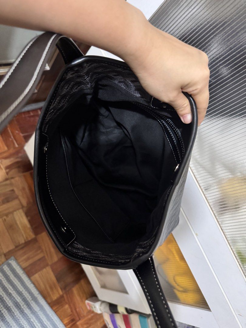 Christy Ng (Category: Shoulder Bags) located in Guagua. Submitted by m.grace.p.j (Listing ID 1425901067, Image 2). Description: Christy Ng Alesso Large Hobo Bag Black.