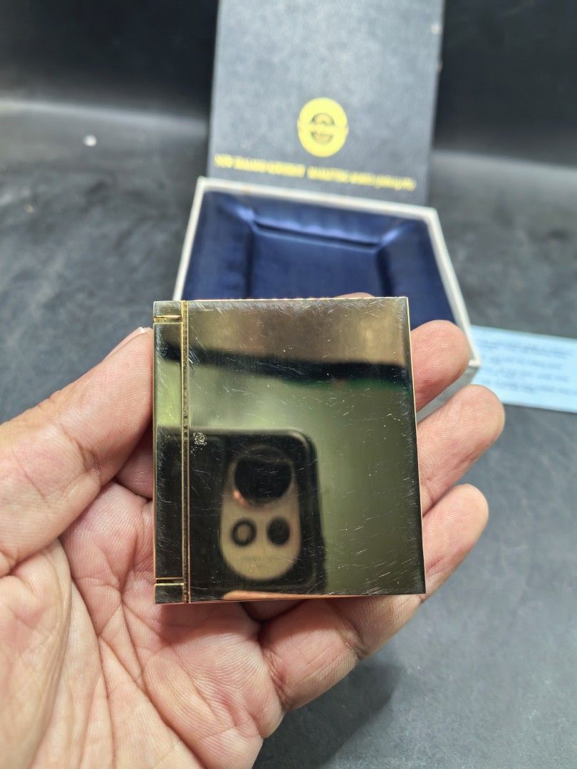 Clock - Miniature Clock Gold Plated Dice with Photo Frame Solid Brass (Category: Clocks) located in Cebu City. Submitted by dudes_villanueva (Listing ID 1425960925, Image 2). Description: Clock - Miniature Clock Gold Plated Dice with Photo Frame Solid Brass IMP71. 📌Type: A vintage-style folding desk set featuring a quartz movement clock on one side and a picture frame on the other. 📌Material: The frame is constructed from solid brass with a gol