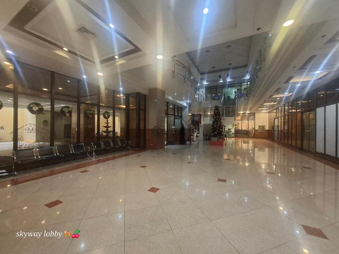 Condo in Pasig and Ortigas Center (Category: Apartments & Condos) located in Pasig City. Submitted by shirleya03 (Listing ID 1425832961, Image 3). Description: SKYWAY TWIN TOWER CONDO * 1 bedroom with 2 bathroom * 62.44 sqm. * with small balcony Rent: 30,000 ( inclusive association dues) Parking: 4,550 Association dues: 44 per sqm. For more info message me at 0905-2963662 Amenities : > Swimming pool > Out door Children's playground > Pet allowed 